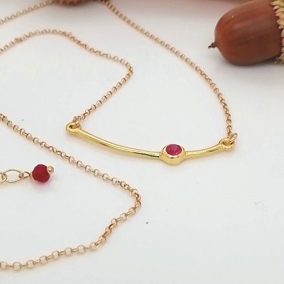 Necklace round ruby