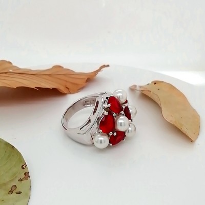 Δαχτυλίδι μαργαριτάρια με κόκκινα ζιργκόν - 2491