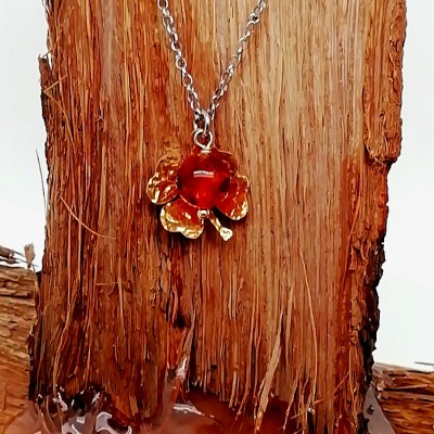 Necklace trefoil with amber