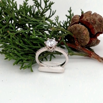 Wedding ring  crown