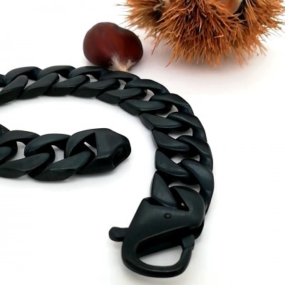 Black chain hand - 1559