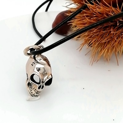 Pendant skull - 1571