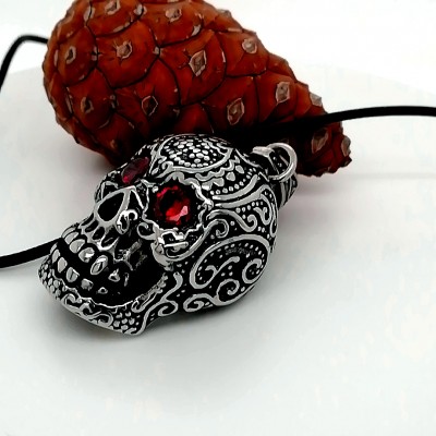 Pendant red zircons-2