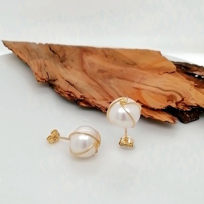 Earrings white pearl