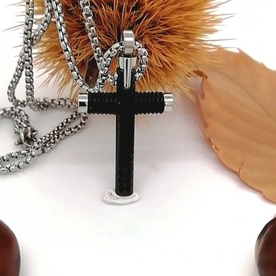 Cross with chain black detail