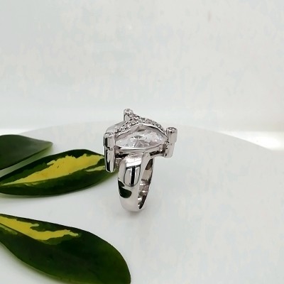 Ring white zircon-2