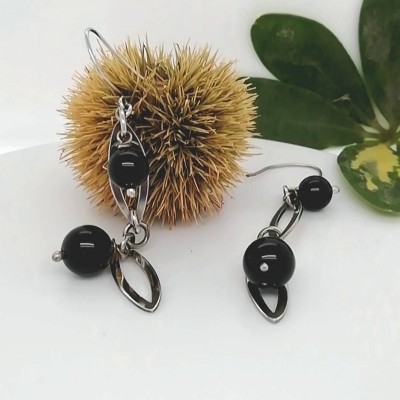 Earrings black stones