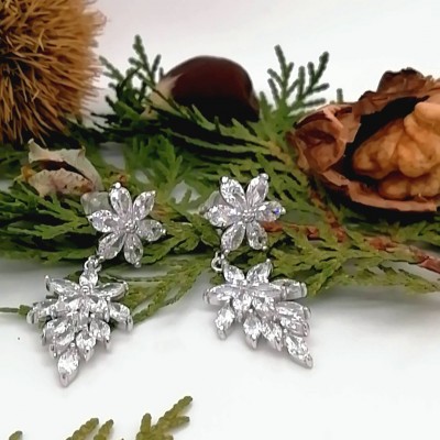 Earrings sparkle leaves