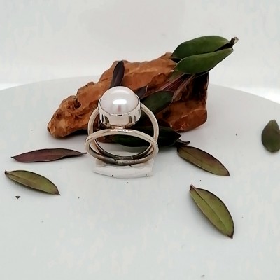 Δαχτυλίδι μαργαριτάρι με διπλή γάμπα